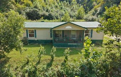 2724 State Route 580, Oil Springs, KY 41238