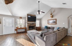 809 Buttercup Drive, Edna, TX 77957