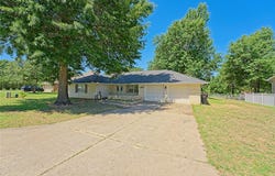 985 N Hampton Road, Harrah, OK 73045