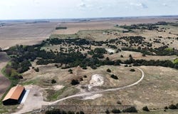 702 W 19th Rd, Phillips, NE 68865