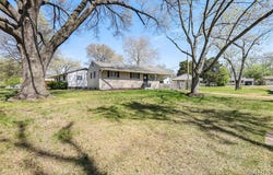 35 Florissant Park Drive, Florissant, MO 63031