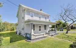1131 E Lizard Creek Road, Lehighton, PA 18235