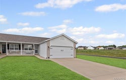 20 Chase Way, Highland, IL 62249