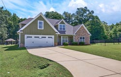 12 Easy Street, Seale, AL 36875