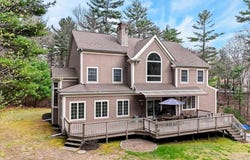 17 Baltzer Dr, Pembroke, MA 02359