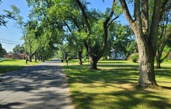 2925 Maple Avenue, Kalamazoo, MI 49048