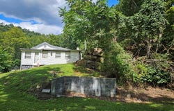 33 Raphael Lane, SQUIRE, WV 24884