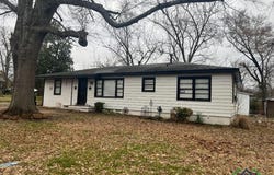 1212 N Edwards St, Gladewater, TX 75647