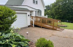 1220 Elm Street, Hamilton, IL 62379
