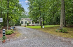 3  Point Cove Ln, Hardyville, VA 23070