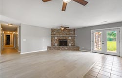 908  E New Hope  RD, Rogers, AR 72758