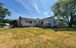 61 Stevens Rd, Swansea, MA 02777