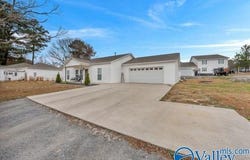 7570 Hustleville Road, Albertville, AL 35951