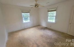 910 W Mauney Avenue, Gastonia, NC 28052
