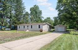 54351 67 1/2 Street, Hartford, MI 49057