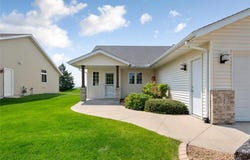 2475 Mossy Creek Drive NE, Owatonna, MN 55060
