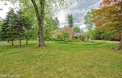 805 Karenwald Lane, Schenectady, NY 12309