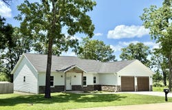 2803 Town Drive, Mountain Grove, MO 65711
