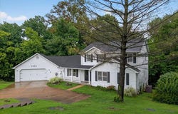 1230 Woodridge Trails Drive, Fenton, MO 63026