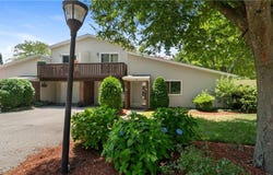 993 Williamsburg Circle, Warwick, RI 02886
