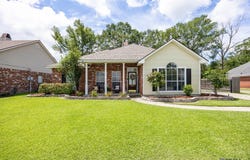 7886 Oakland Dr, Denham Springs, LA 70706