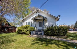 102 W Elder St, Canton, SD 57013-1261
