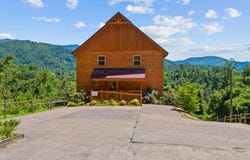 320 Pinnacle Cottage Way, Gatlinburg, TN 37738