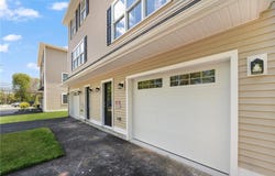40 Farnum Pike, Smithfield, RI 02917