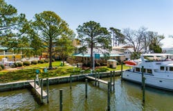 303 South Avenue, Oriental, NC 28571