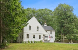 2 Valley Avenue, Falmouth, ME 04105
