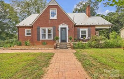 103 7th Street NW, Taylorsville, NC 28681