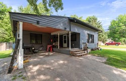 719 N Chestnut St, Cameron, MO 64429