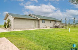 47649 289th St, Canton, SD 57013-6105
