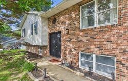 107 Vaughan Avenue, St Robert, MO 65584