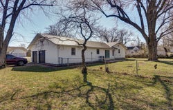 1025 N Market Avenue, Bolivar, MO 65613