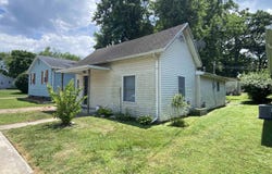416 E WASHINGTON Street, Riverton, IL 62561