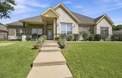 1906 Clearview Drive, Ennis, TX 75119
