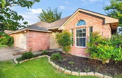 1005 E Burnett Street, Ennis, TX 75119
