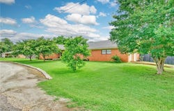 801 North Center Street, Franklin, TX 77856