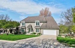 212 NE Landings Circle, Lee's Summit, MO 64063