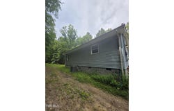 948 Victoria Dr, Clinchco, VA 24226