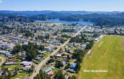 465 N 8TH St, Lakeside, OR 97449
