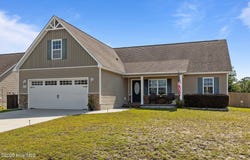 616 Parsley Drive, Hubert, NC 28539