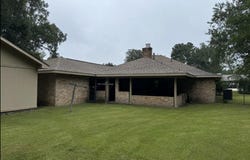 1922 Riverside Dr, Bogalusa, LA 70427