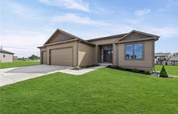 1201 Cottonwood Court, Paola, KS 66071