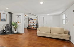 15 Dalewood Rd, Wayne Twp., NJ 07470-5342