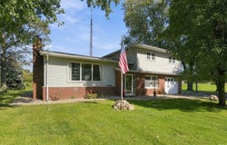 1715 E Springhill Road, Warsaw, IN 46580