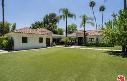 17520 Embassy Dr, Encino, CA 91316