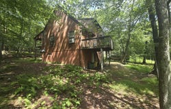 373 S Hummingbird Trail, Bushkill, PA 18324