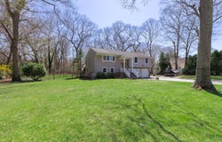 24 Oak Street, Saint James, NY 11780